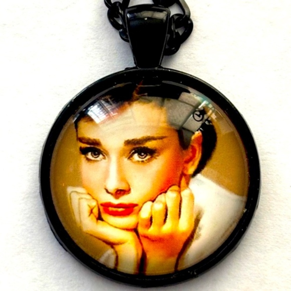 Audrey Hepburn Necklace, NWT, Handmade